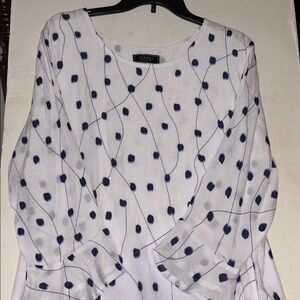 IZABEL OF LONDON WHITE WITH BLUE CIRCLE DESIGN WITH LINING HI LO HEM SIZE M/L